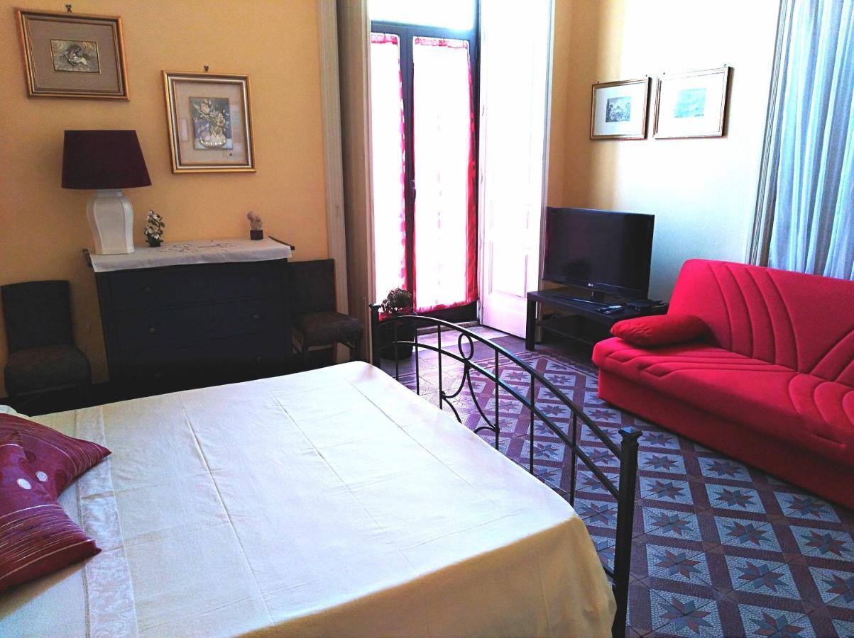 L'Oasi Di Sofia Appartamento Turistico Etnea Cavour Bellini Catania Bagian luar foto